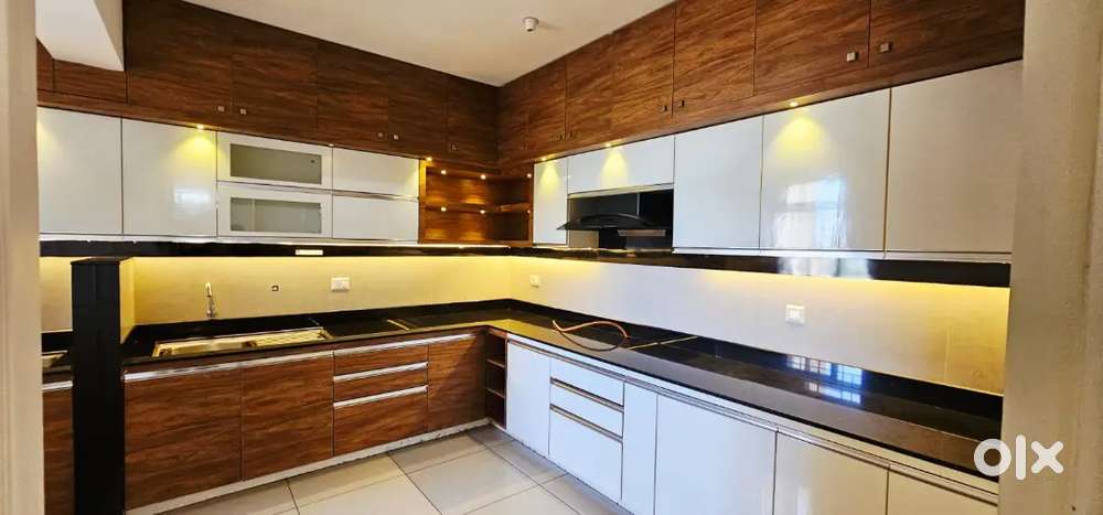 3 bhk full furnished flat near peroorkada