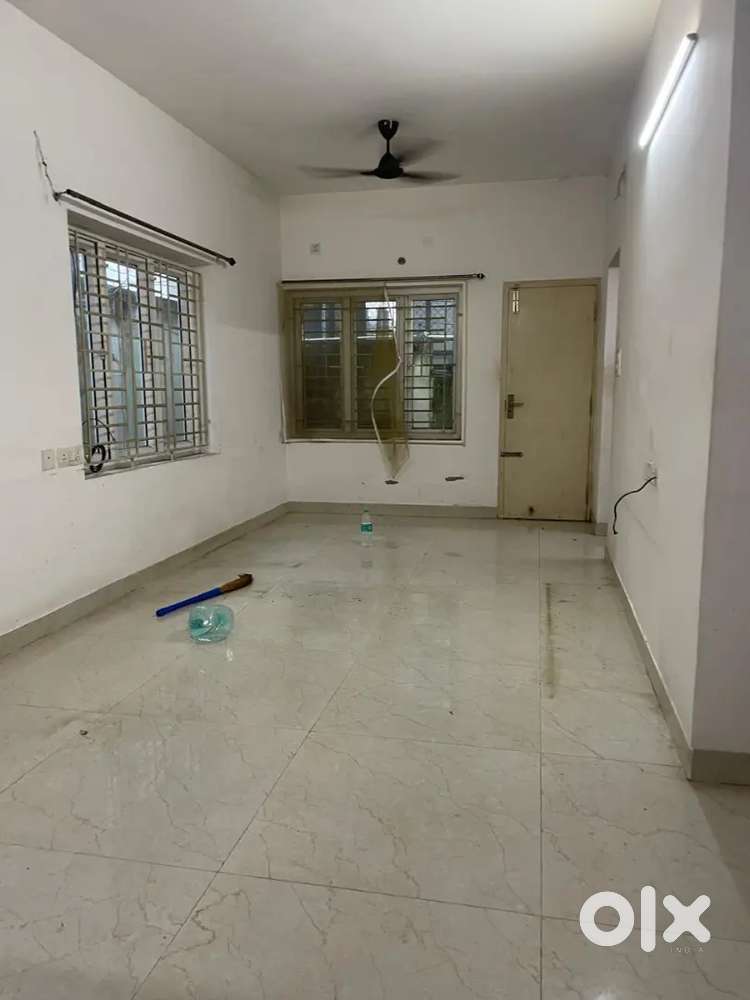 4 bhk 2300 sq.ft semi-furnished flat for rent in Adambakkam Chennai