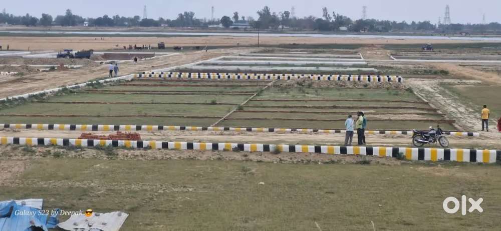 Gida kalesar road par plot lene ke liye sampark kre