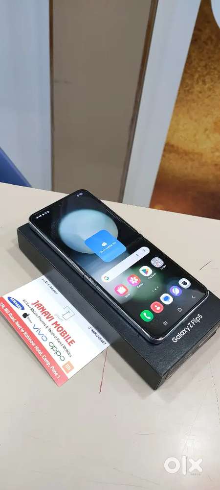 SAMSUNG GALAXY Z FLIP5 256GB MINT CONDITION