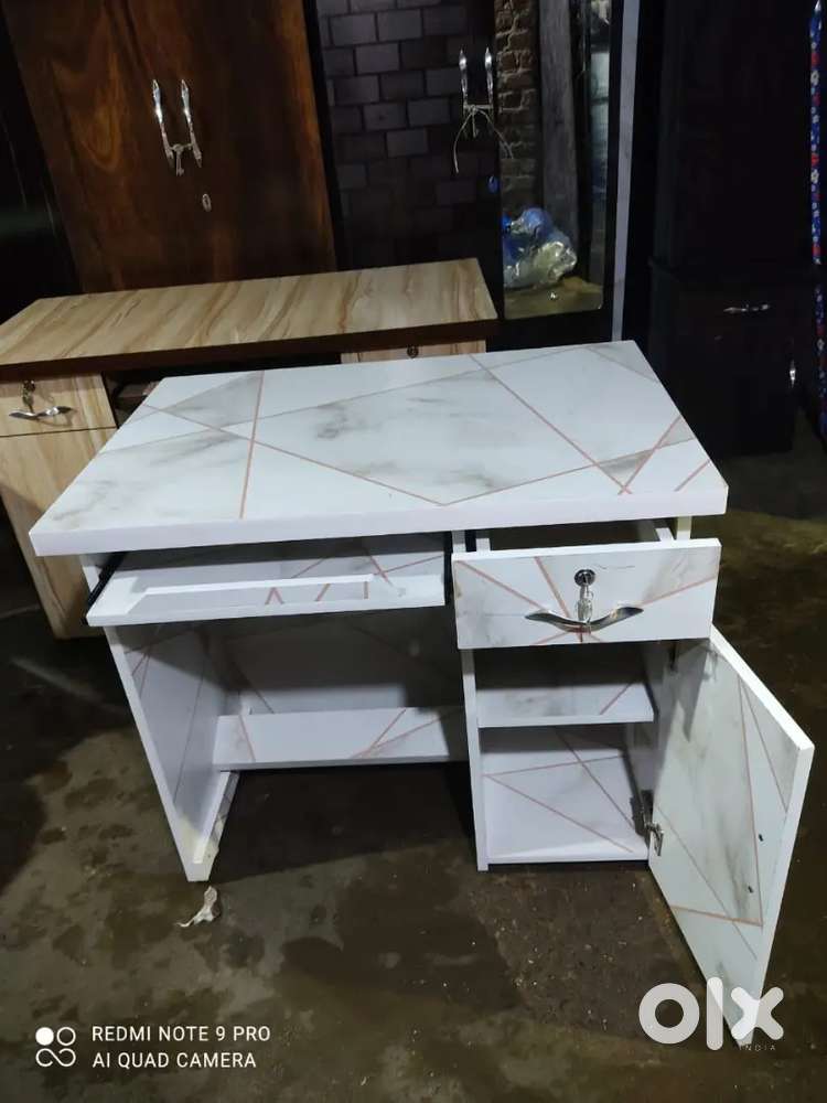 It's New manufacturing office table 3x2