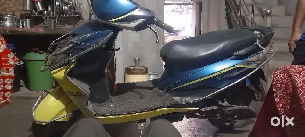 ZELIO ELECTRIC SCOOTY ONLY BATTERY DLWANI HAI BSS BAKI SB BILKUL OK