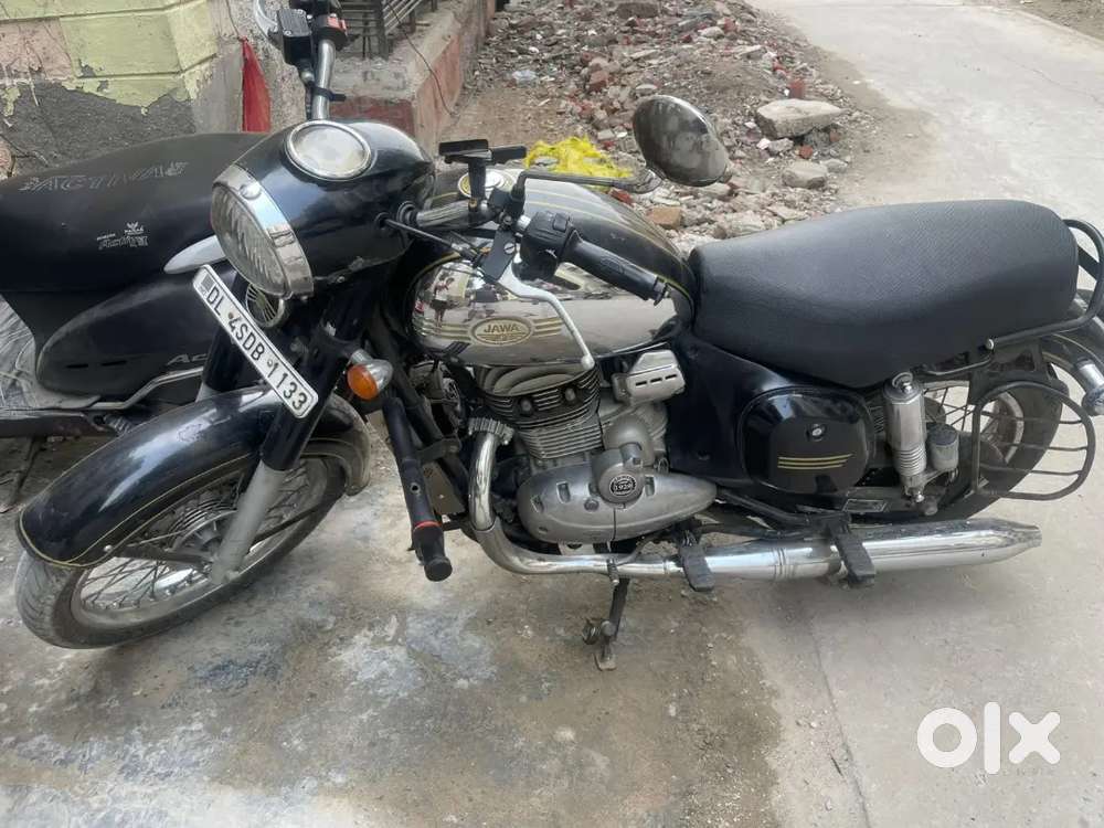 Jawa classic New tyre black colour with service record