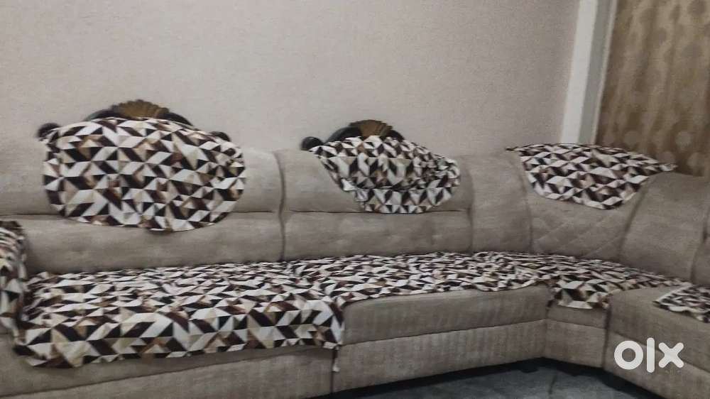 6seater sofa set with center table