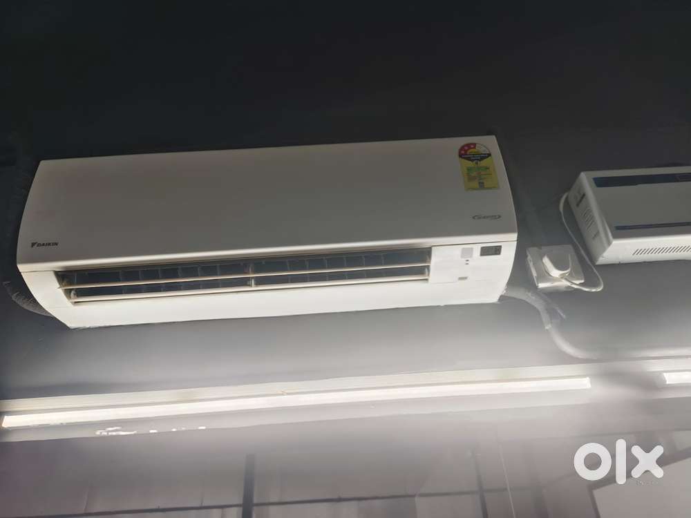 DAIKIN INVERTER AC 1.80 TON ATKL60UV16 3S WHITE