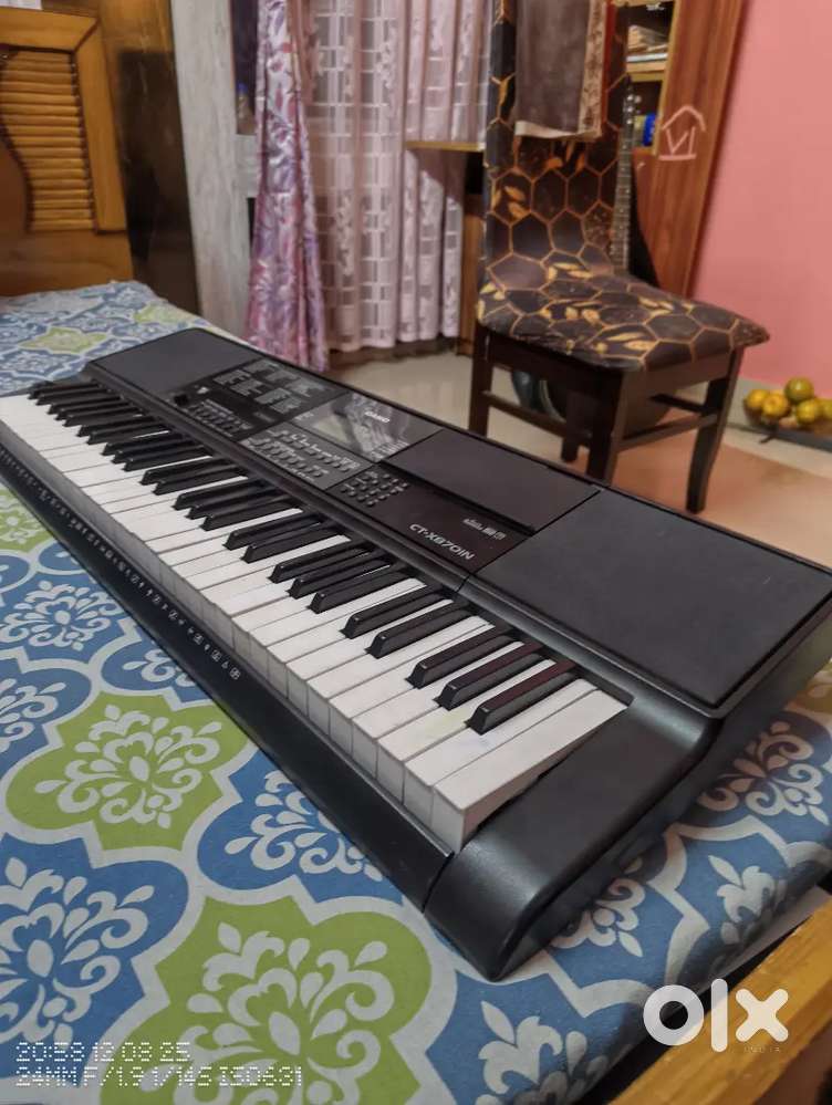 Casio CTX 870in keyboard