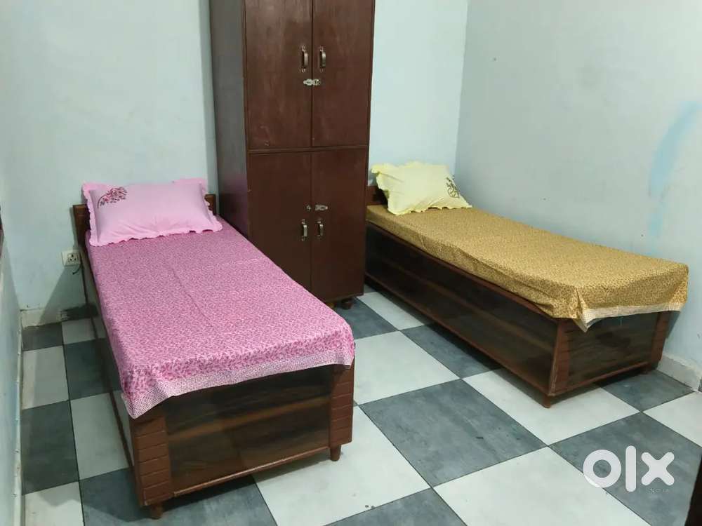 Pg for boys sector 63