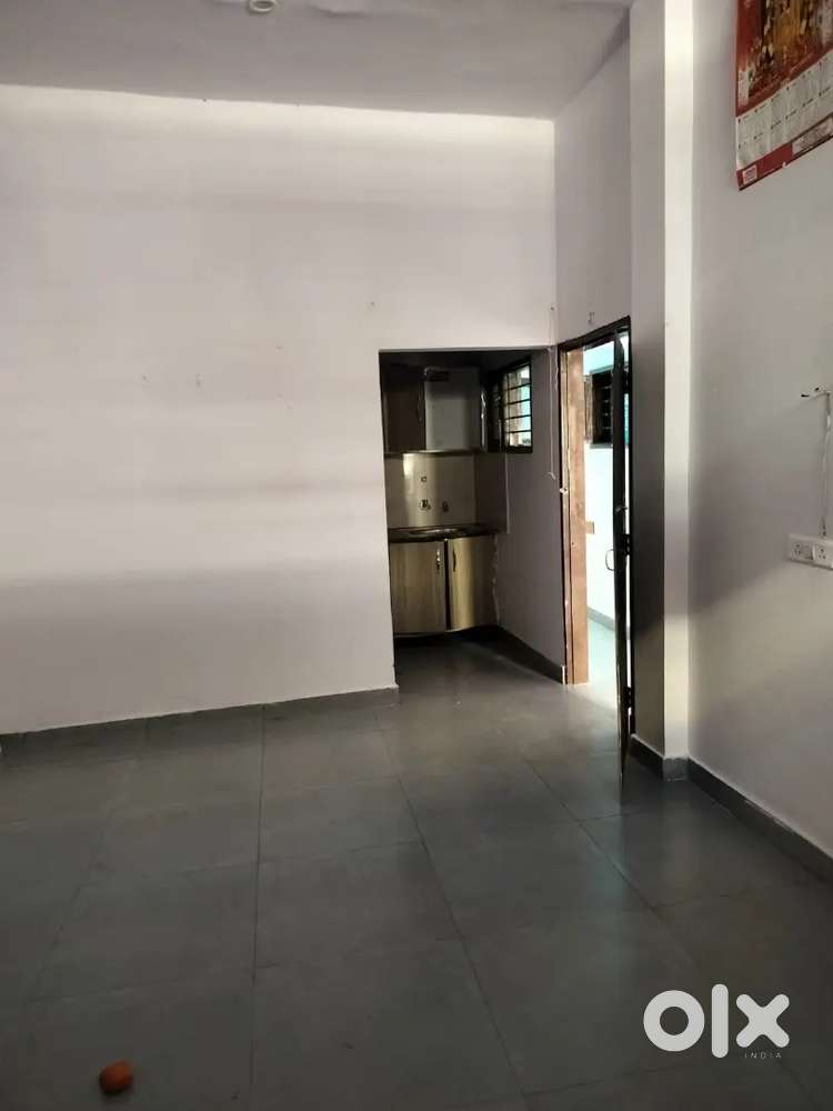 First floor 2 room set near bypss main market