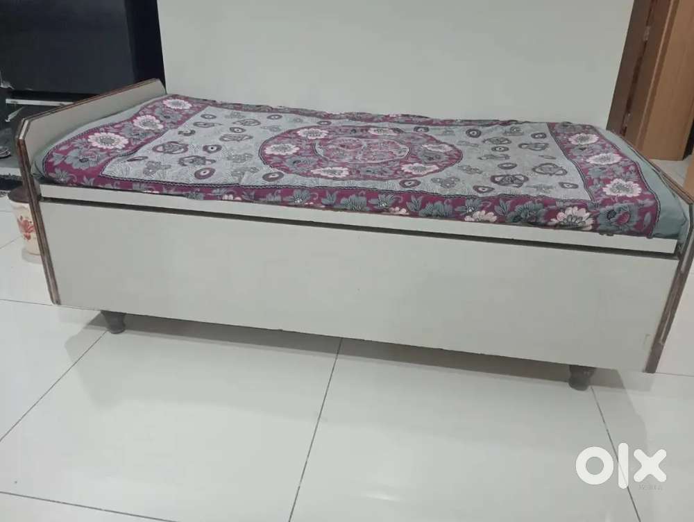 SINGLE BOX BED
