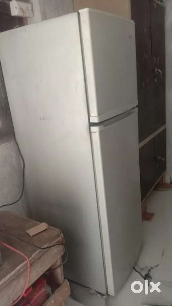 Haier company ki fridge model 2023 he good condition hai