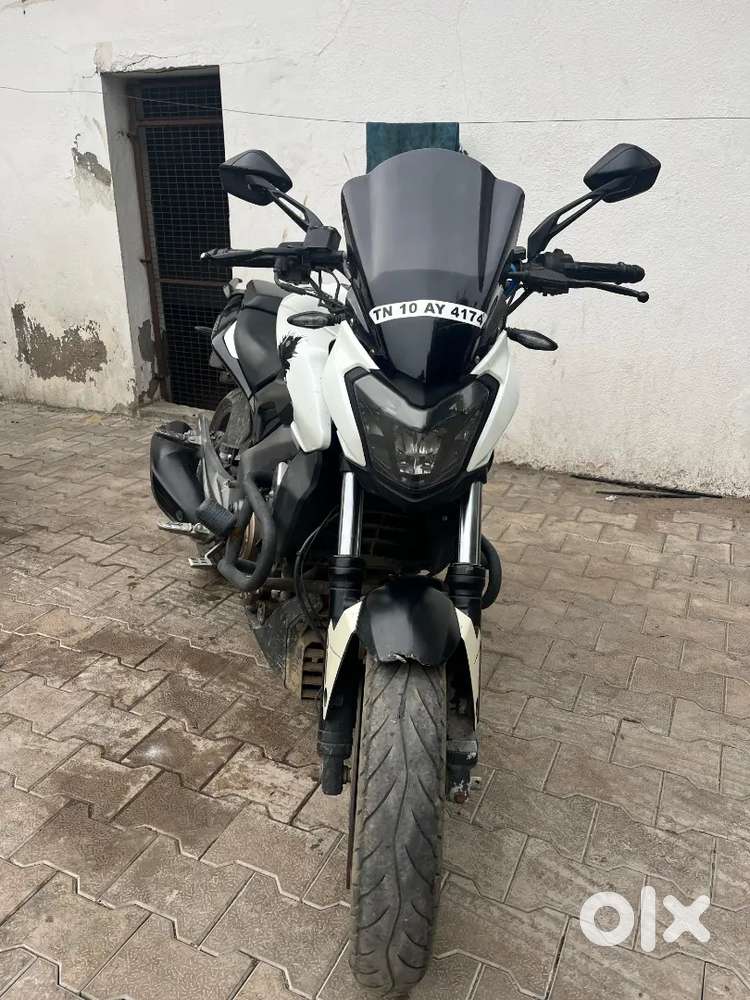 Light used bajaj DOMINAR400