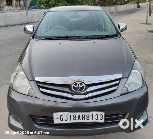 Toyota Innova 2009-2011 2.5 E 8 STR, 2009, Diesel