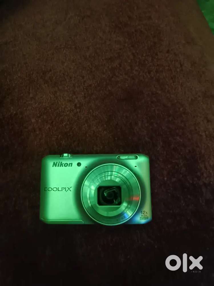 Nikon coolpix S6400