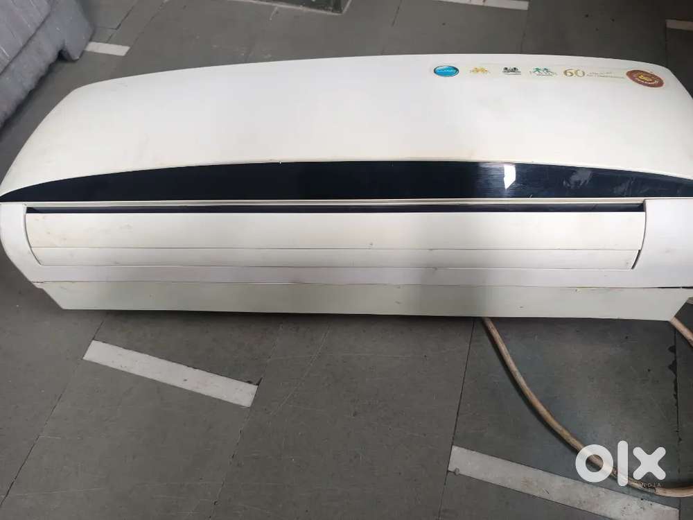 Lloyd non inverter indoor ac