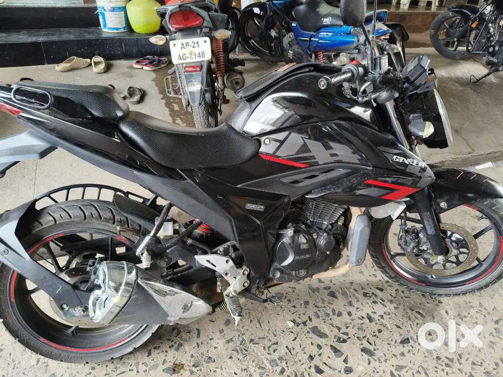 SUZUKI GIXER NAKKED