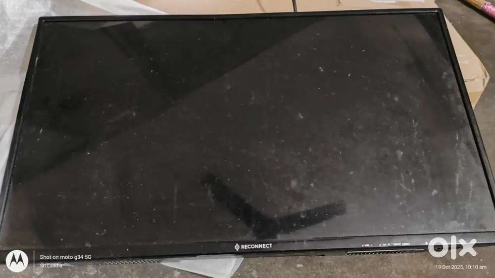 Reconnect 32LED TV_ HD display లోపం( అడ్డంగా గీతలు)అమ్మకానికి ఉంది