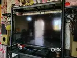 Samsung 43inch TV for sale in mid condition