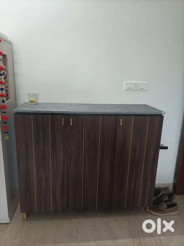 4 ft Shoe Rack