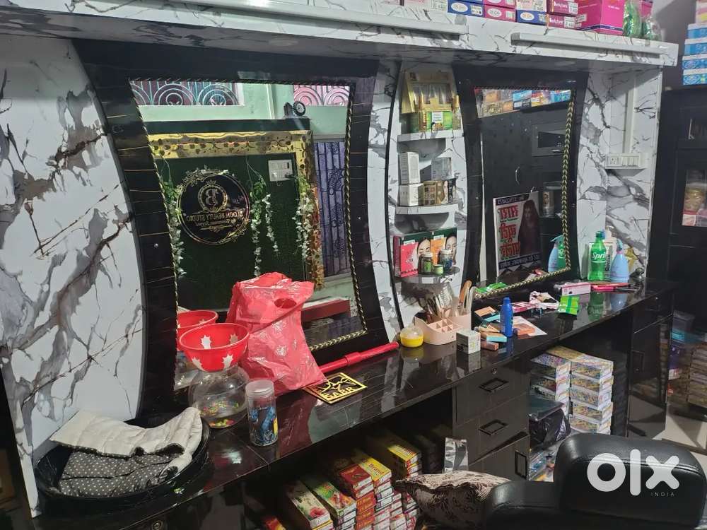 Beauty parlour display