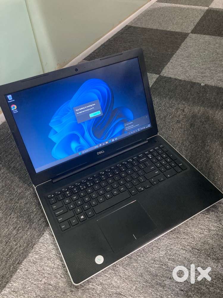 Dell inspiron P75F905 / i3 / 7th gen / 12gb / 256gb / working good