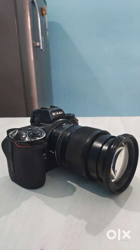 Nikon Z6 2 camera with 24 70 lens 2 original battery and bag