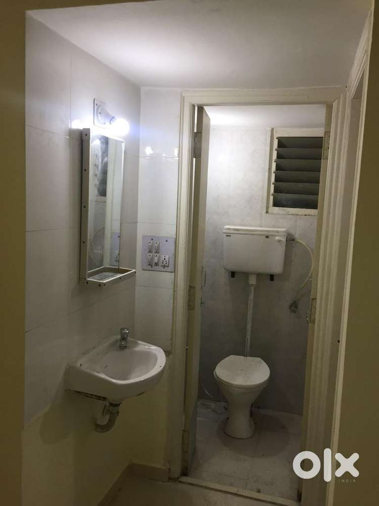 2 bhk semi furniture flate available