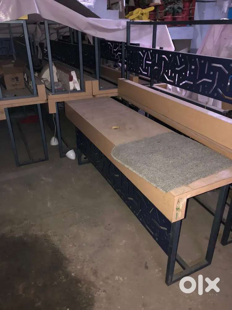 Computer table