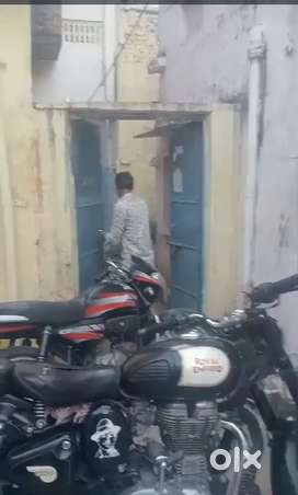मकान+प्लॉट 600 Sf.  महाराज बाड़ा के पास भाऊ के बाजार में बेचना है