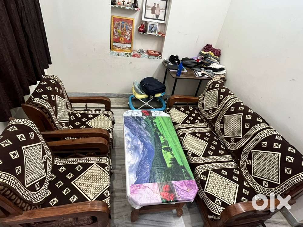 Sofa set with center table