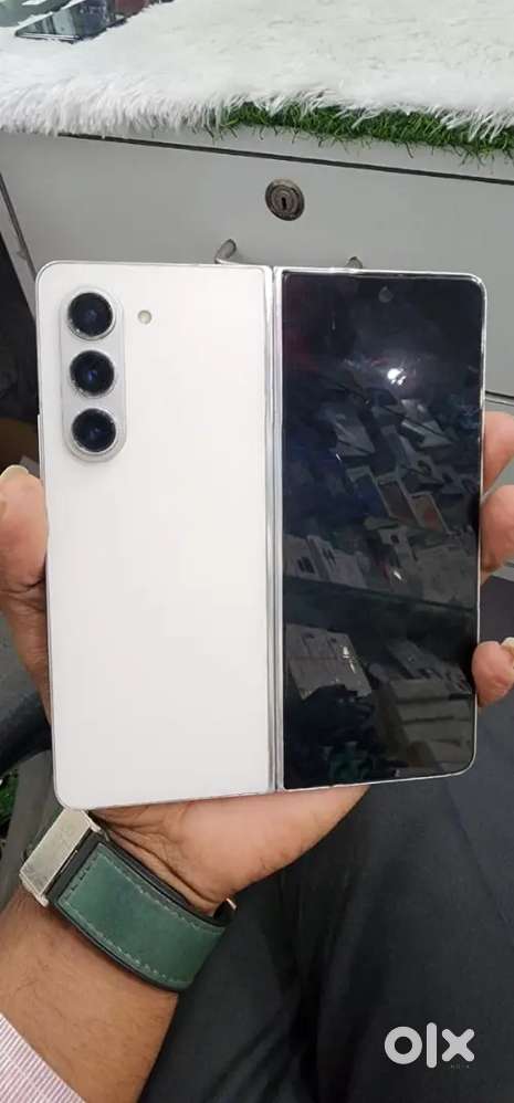 Samsung fold 5 gold color