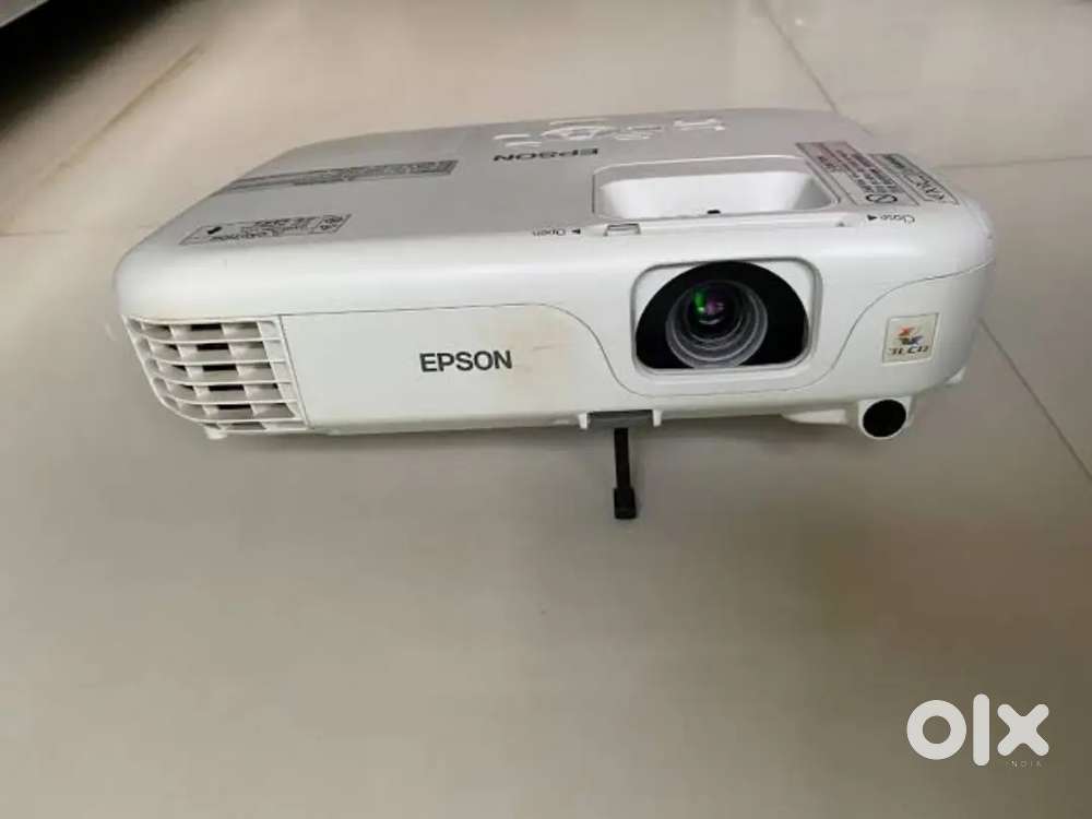 Epson EB S02 PROJECTOR