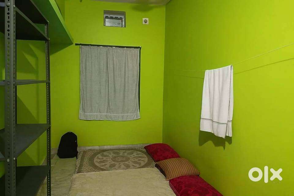 Shared Room for Rent – Acharya Vihar (Near Utkal Villa apartment)