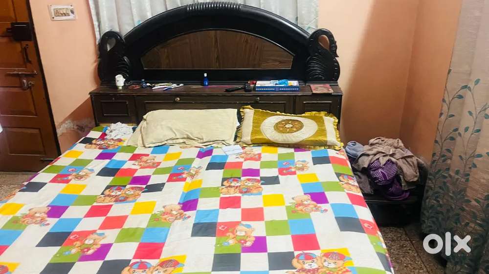 Good condition double bed lene wala mess kare without gaade