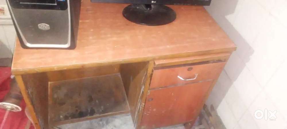 Computer with table