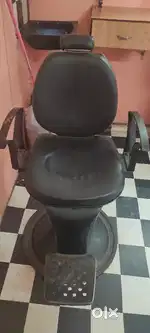Saloon chair