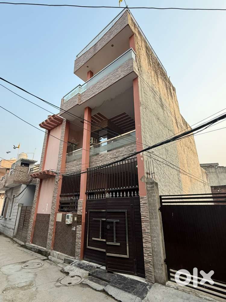 7 minutes from shaheedan sahib te 10-12 minutes from darbaar sahib