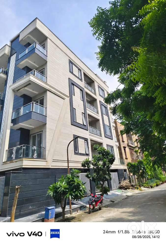 Independent floor for rent  at prime location