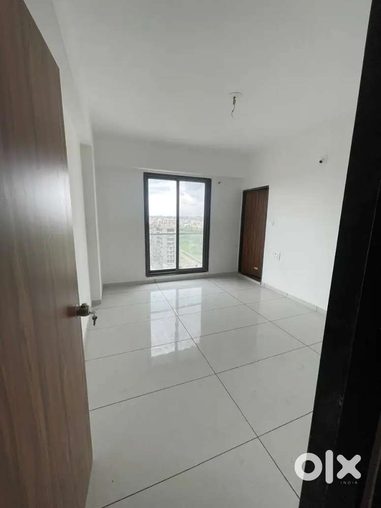 3bhk semi furnished flat prime location New alkapuri