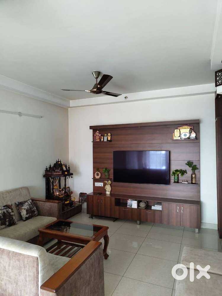 Semi-Furnished 2.5BHK Apartment for Lease in Prestige Bagmane Temple