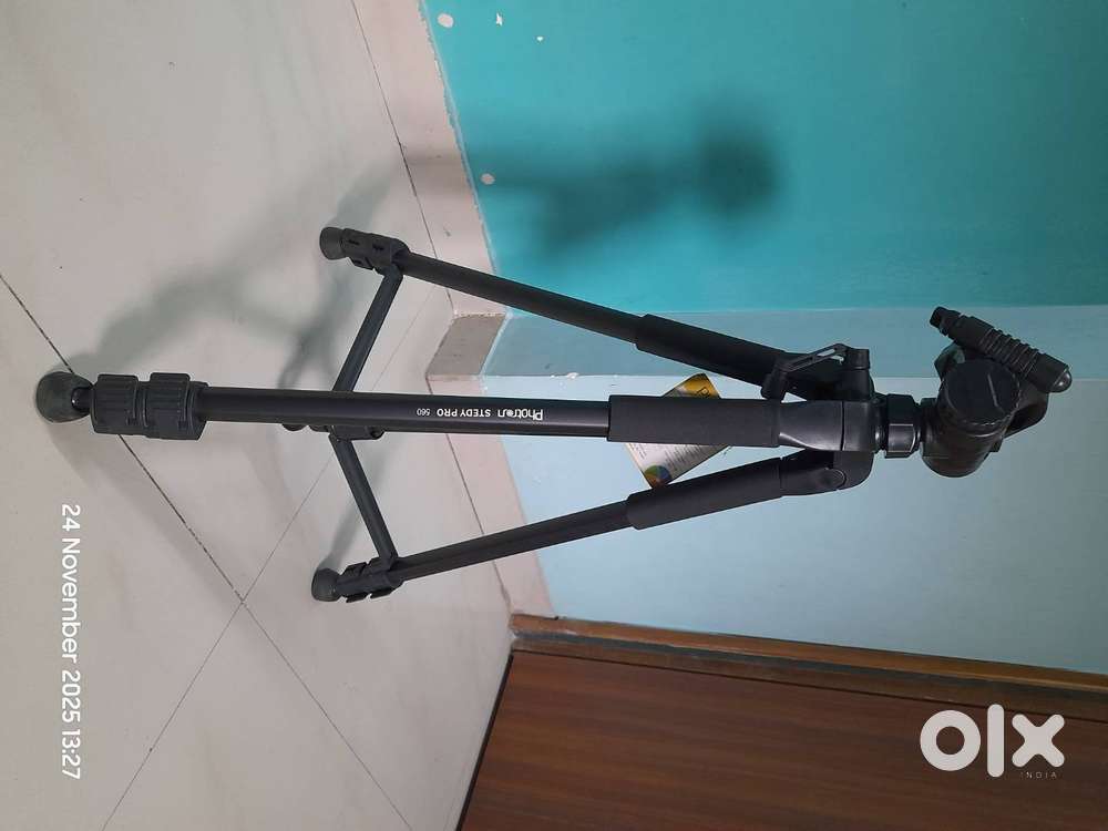 Swiss Light Bag, Photron Tripod, VR Headset, Football shoes