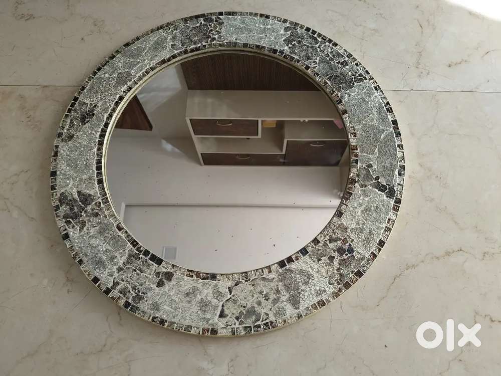 Royal mossaic look mirror for adding style to your home