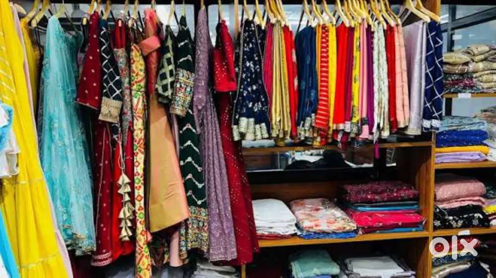 HR JAGRITI MA'AM REQUIREMENT IN SAREE SHOWROOM IN LUCKNOW AREA !!