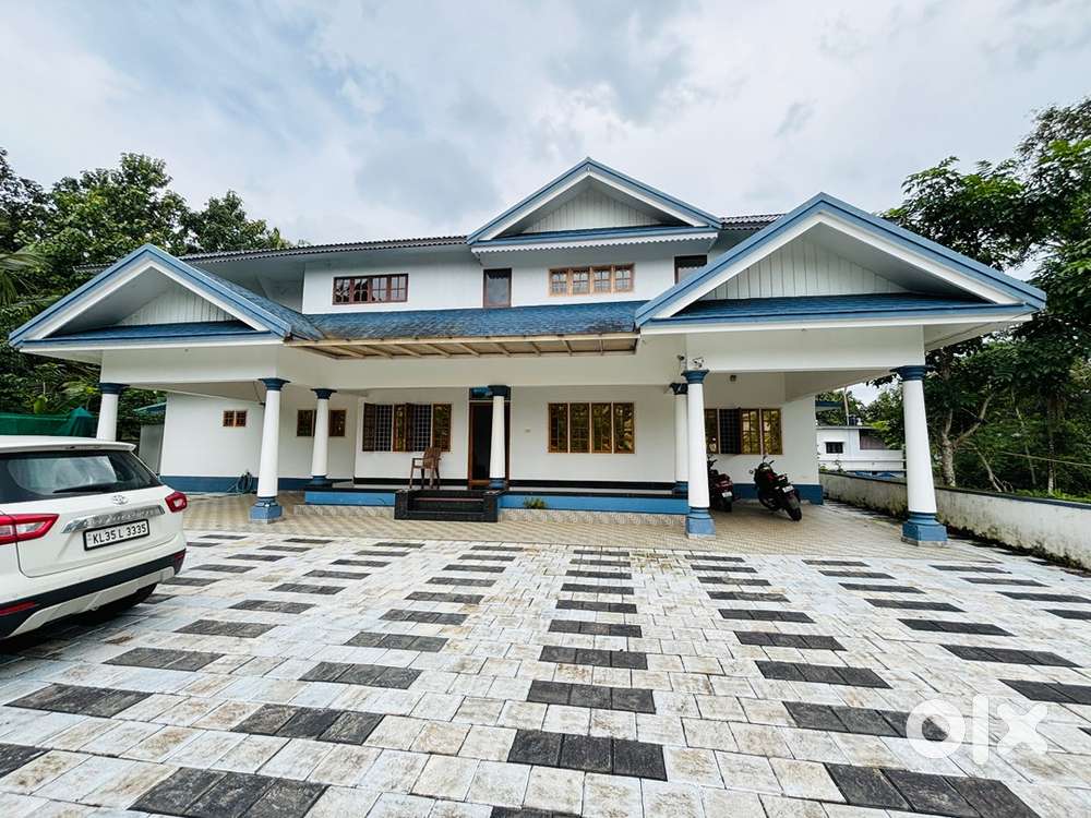 Premium Houses for sale at Piravom