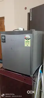 Small mini bar Fridge for sale