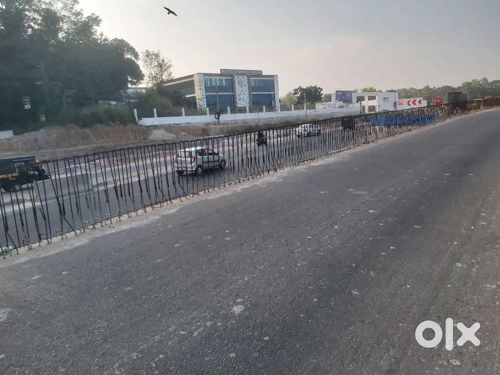 11 cent commercial land & building for sale