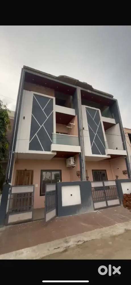 अरविंदो के सामने लेटेस्ट पार्क 15*50 15*50 के दो मकान ढाई करोड़ कीमत