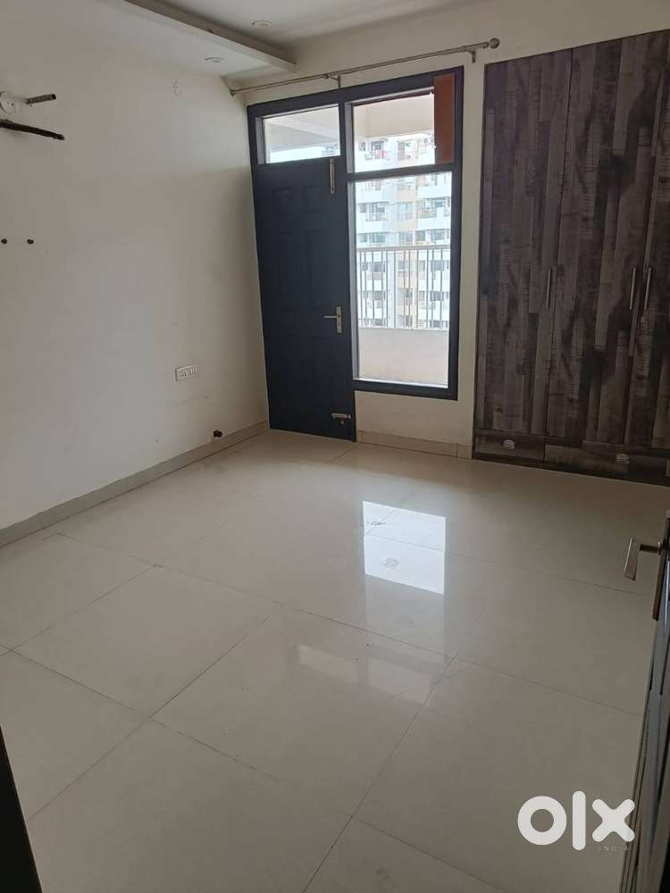 3 BHK GOLDEN SAND SEMI FURNISHED HI RISE GATED SOCIETY LUXURY MAKE