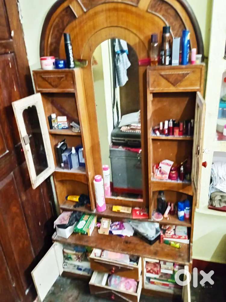 Dressing table