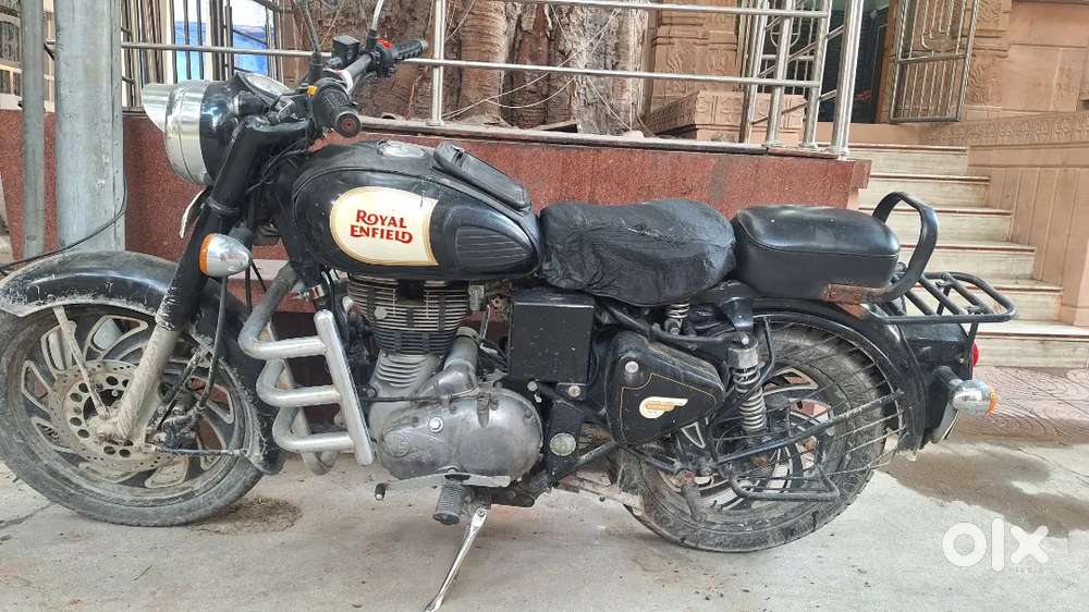 Royal Enfield classic 350 gadi one hand Chali Hui Hai