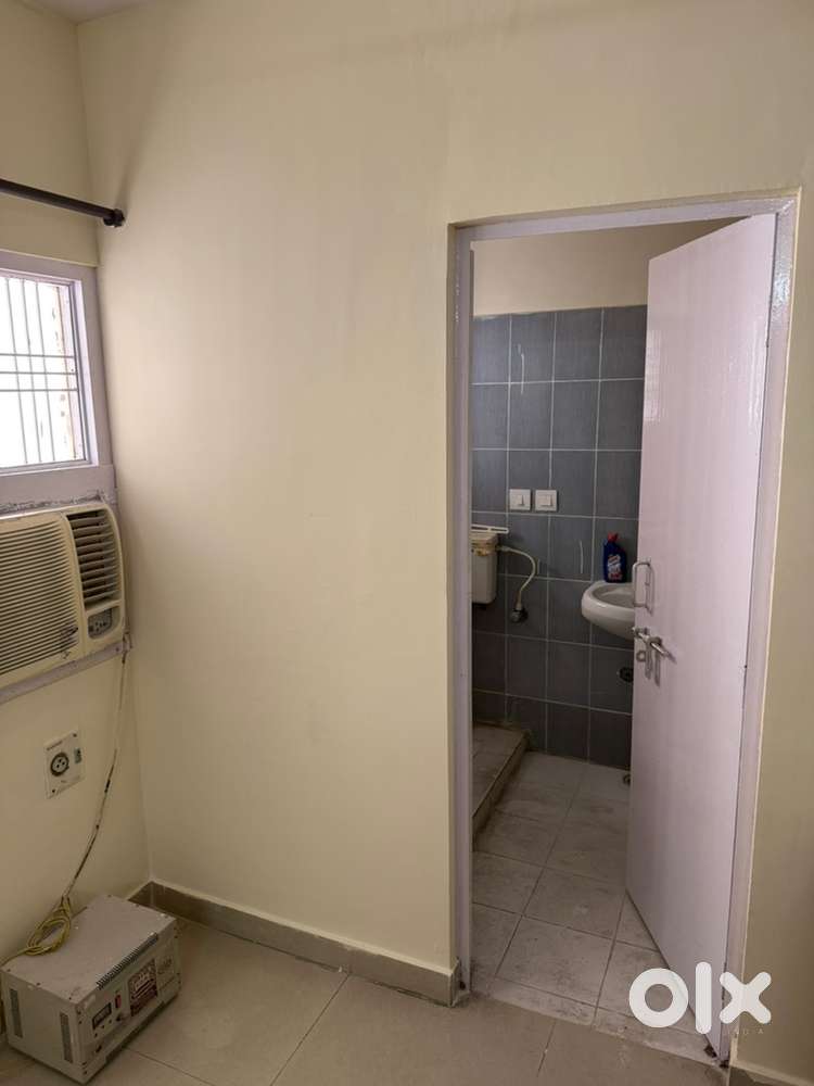 2Bhk flats available in Gomti Nagar Extension with 2 AC in bedrooms